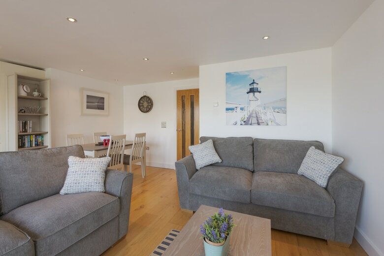 The Beach House & Porth  Sands Apartments