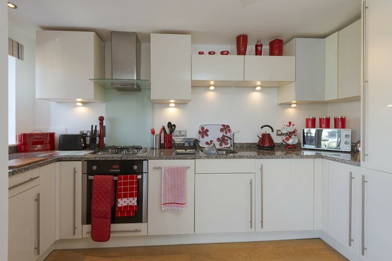 The Beach House & Porth  Sands Apartments