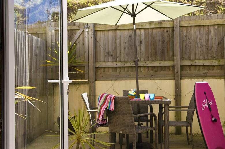 The Beach House & Porth  Sands Apartments