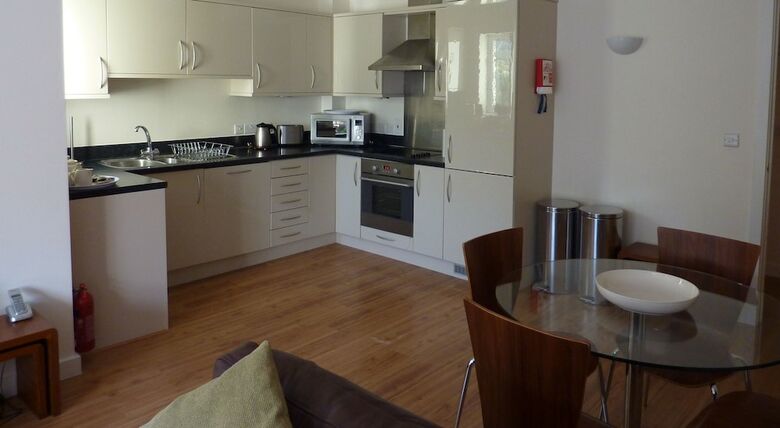 The Beach House & Porth  Sands Apartments