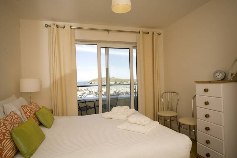 The Beach House & Porth  Sands Apartments