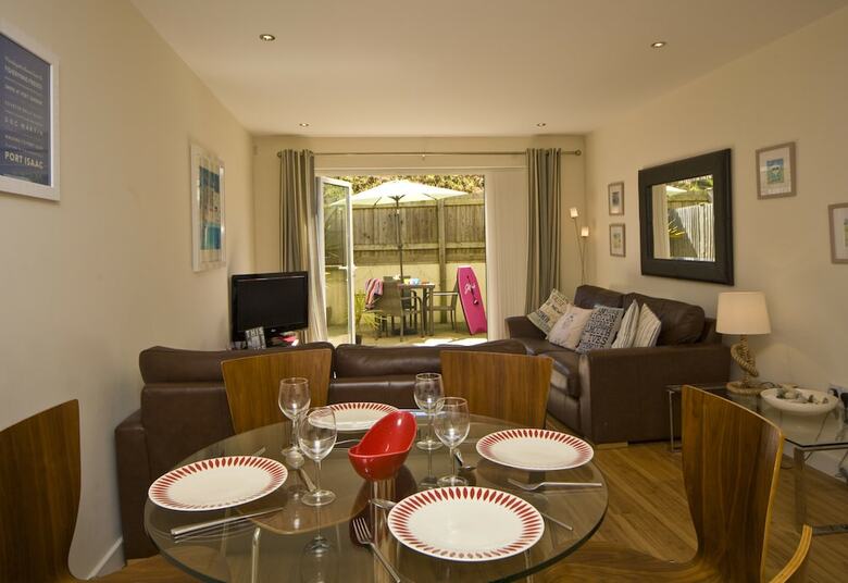 The Beach House & Porth  Sands Apartments