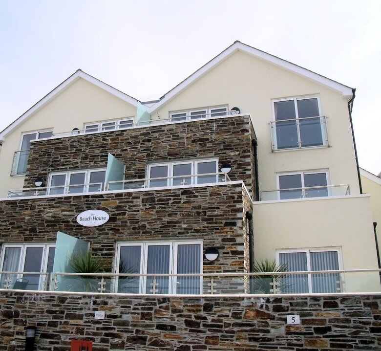 The Beach House & Porth  Sands Apartments