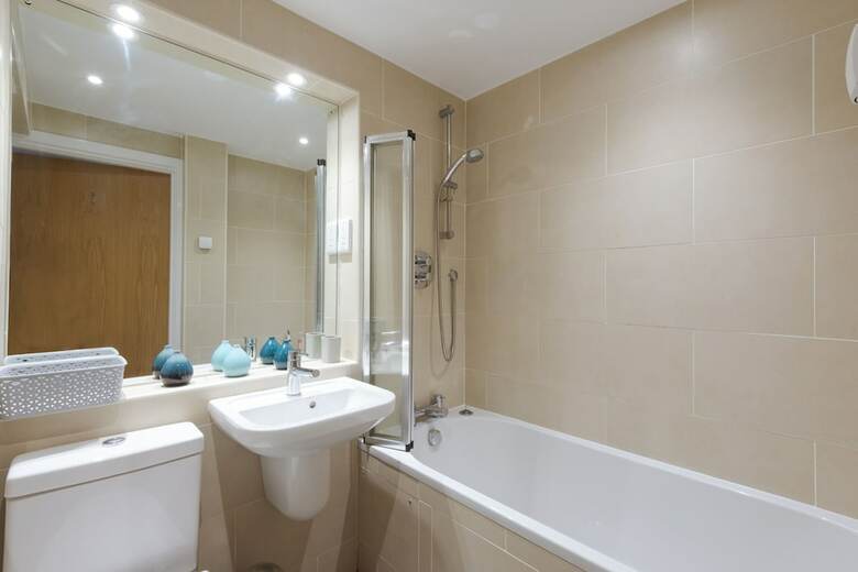 The Beach House & Porth  Sands Apartments