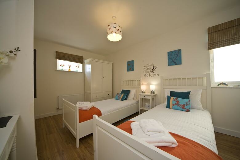 The Beach House & Porth  Sands Apartments