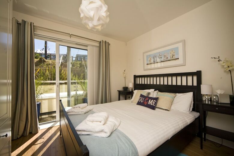 The Beach House & Porth  Sands Apartments
