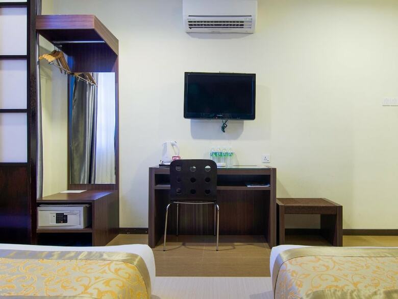 8 Days Boutique Hotel @ Mount Austin Jb