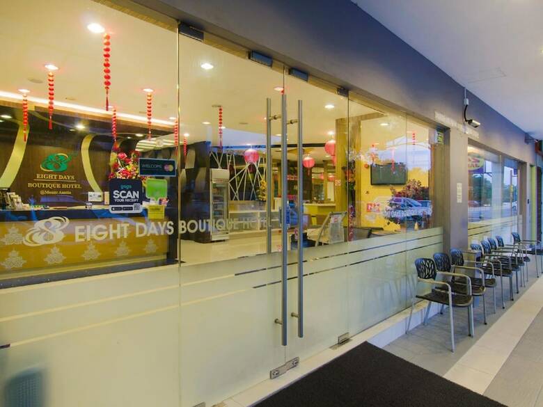 8 Days Boutique Hotel @ Mount Austin Jb