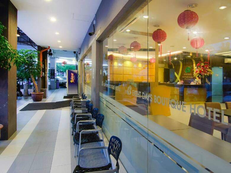 8 Days Boutique Hotel @ Mount Austin Jb