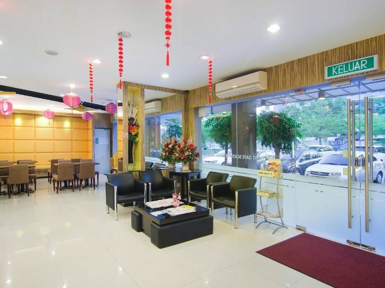 8 Days Boutique Hotel @ Mount Austin Jb