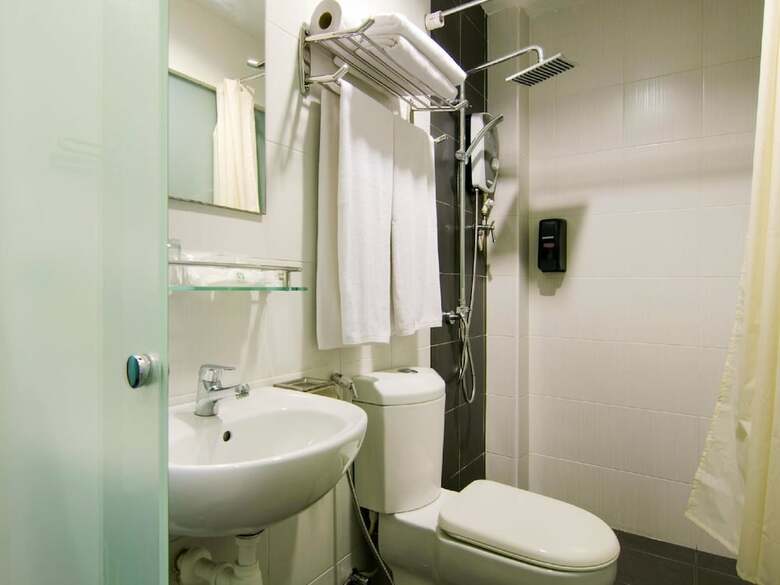 8 Days Boutique Hotel @ Mount Austin Jb