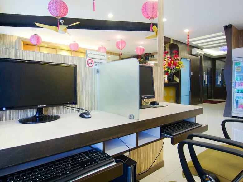 8 Days Boutique Hotel @ Mount Austin Jb