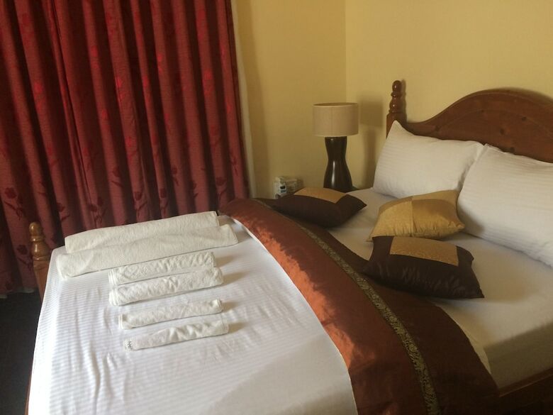 Hotel Norfolk Heritage Airport Villa