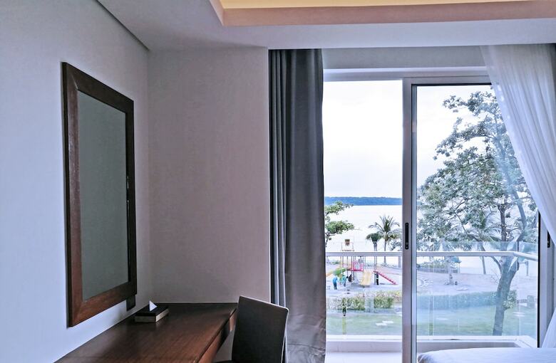 Hotel Acea Subic Bay