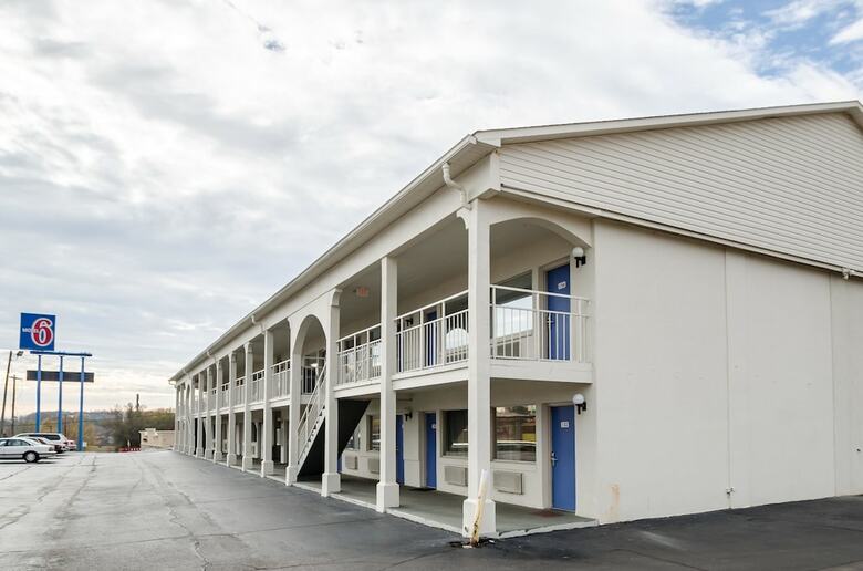 Motel 6 Commerce Ga
