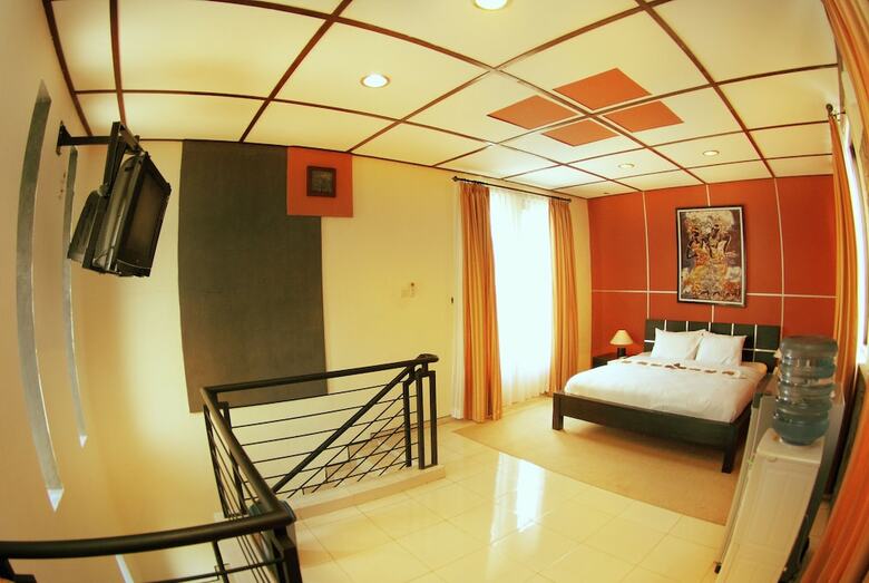 Puri Chorus Hotel
