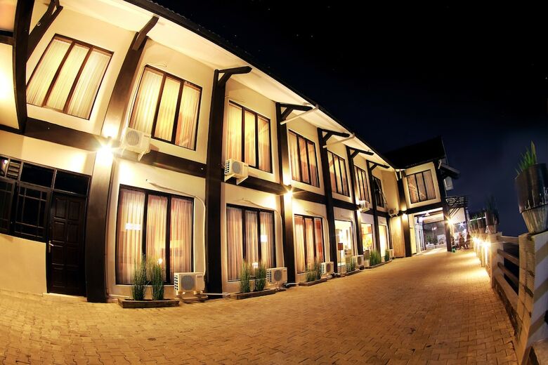 Puri Chorus Hotel