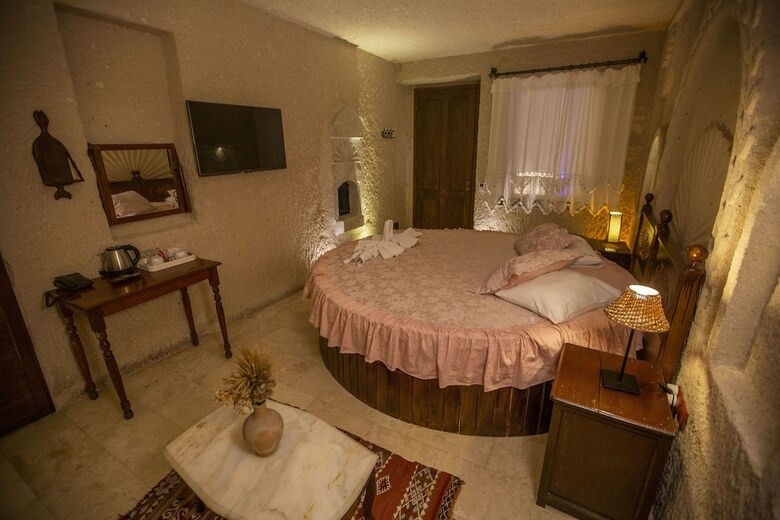 Hermes Cave Hotel