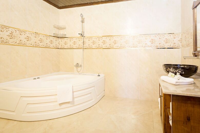 Hermes Cave Hotel