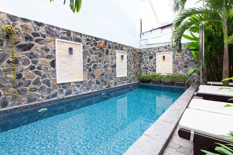 Hotel Oyo 724 Golden Palm Villa
