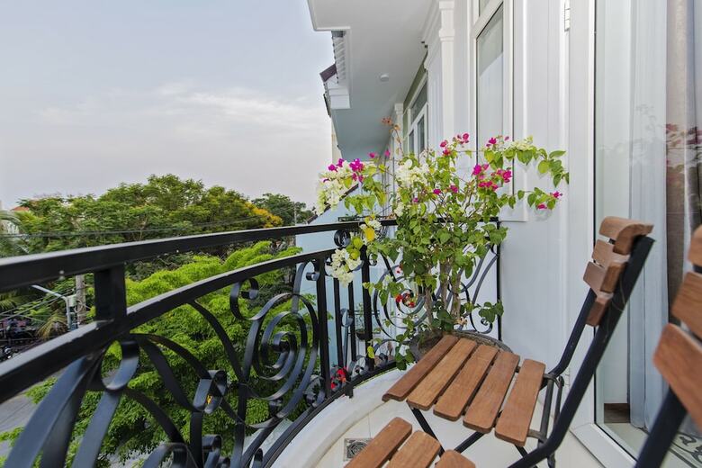 Hotel Oyo 724 Golden Palm Villa