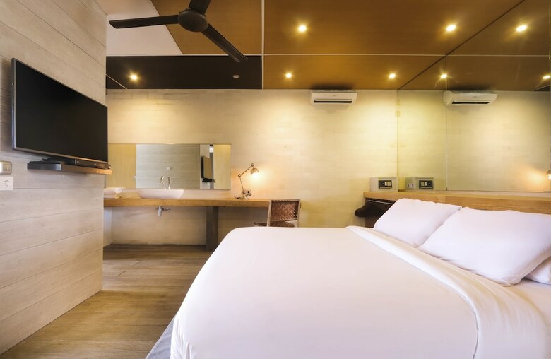 Clio Apartments