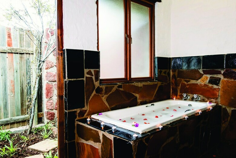 Hotel Kedar Heritage Lodge, Conference Centre & Spa