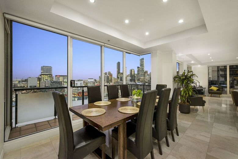 Apartamentos 3 Bedroom Inner City Penthouse