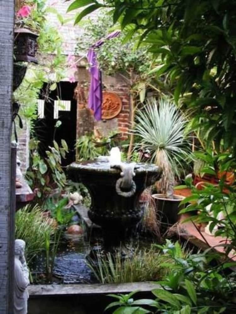 B&w Courtyards B&B