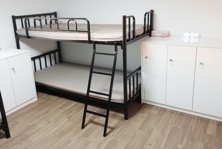 Hostal Guesthouse Enoch - Hostel