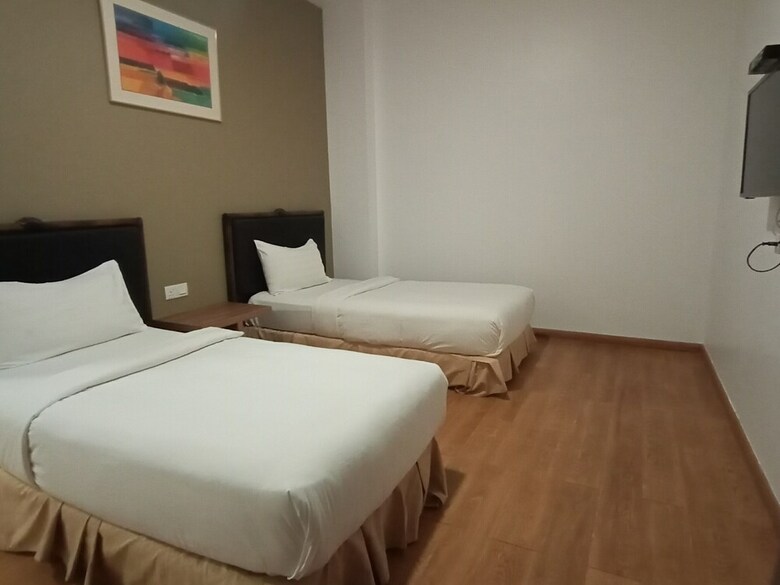 Oyo 89915 East Mount Hotel