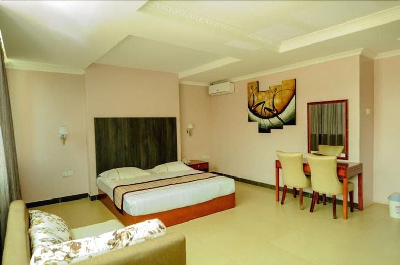 Hbt Russel Hotel