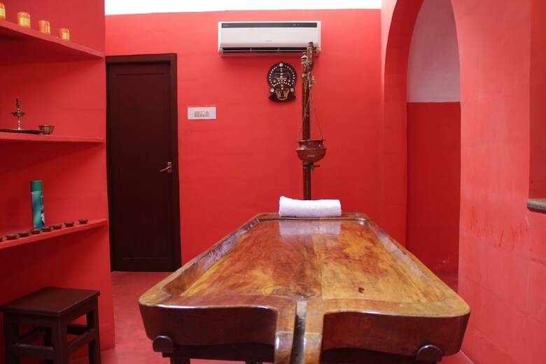 Hotel Parisutham