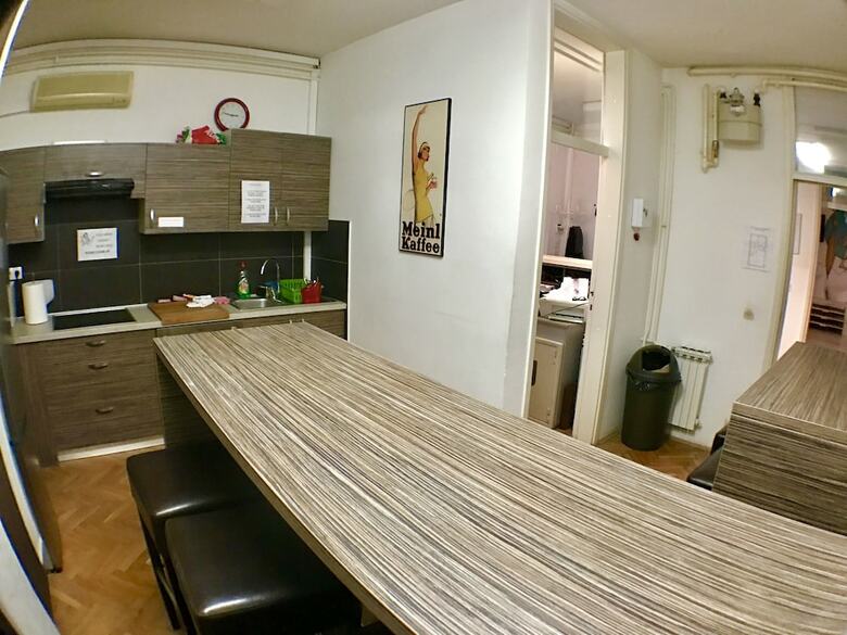 Hostal Whole Wide World Hostel & Bar
