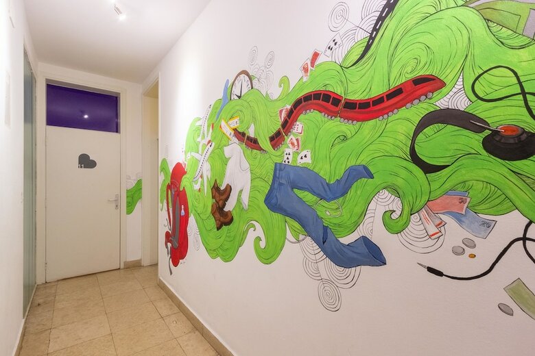 Hostal Whole Wide World Hostel & Bar