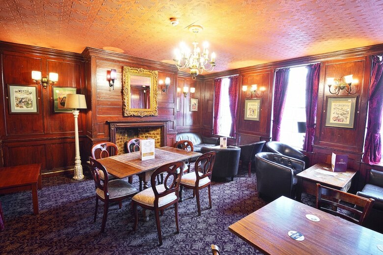 Posada The Royal Victoria & Bull Hotel
