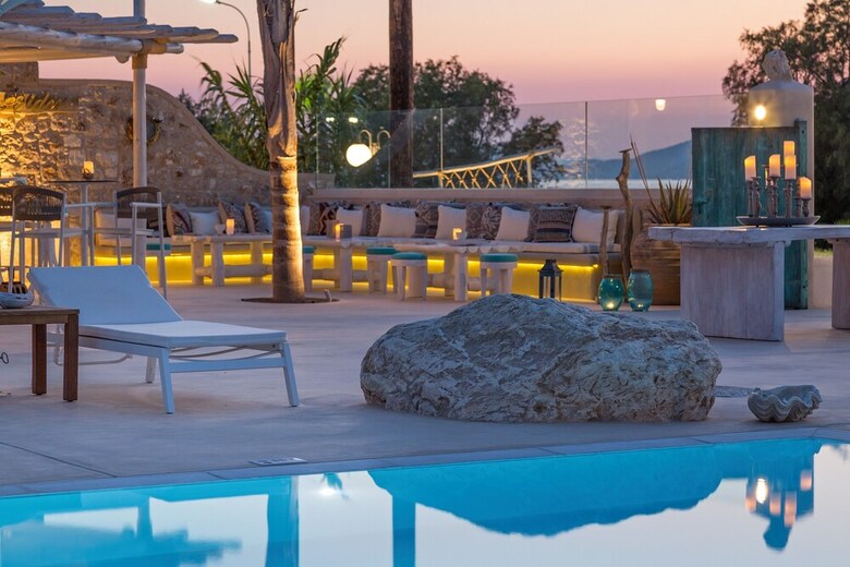 Hotel White Pearls Luxury Suites - Adults Only
