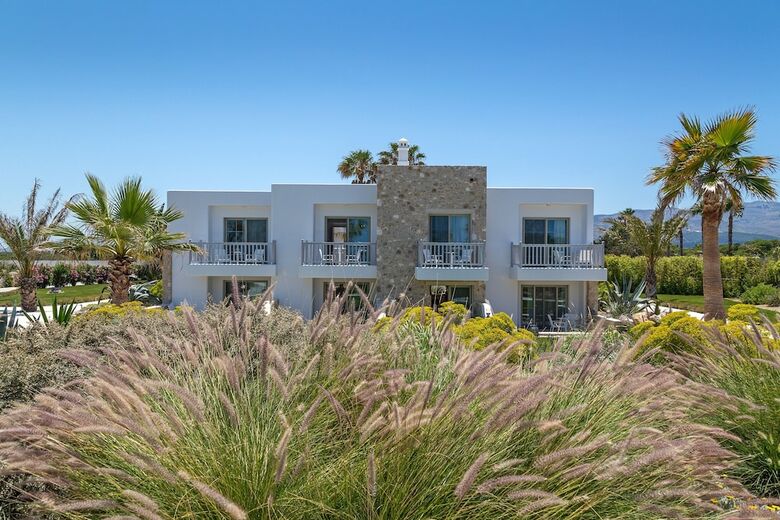 Hotel White Pearls Luxury Suites - Adults Only