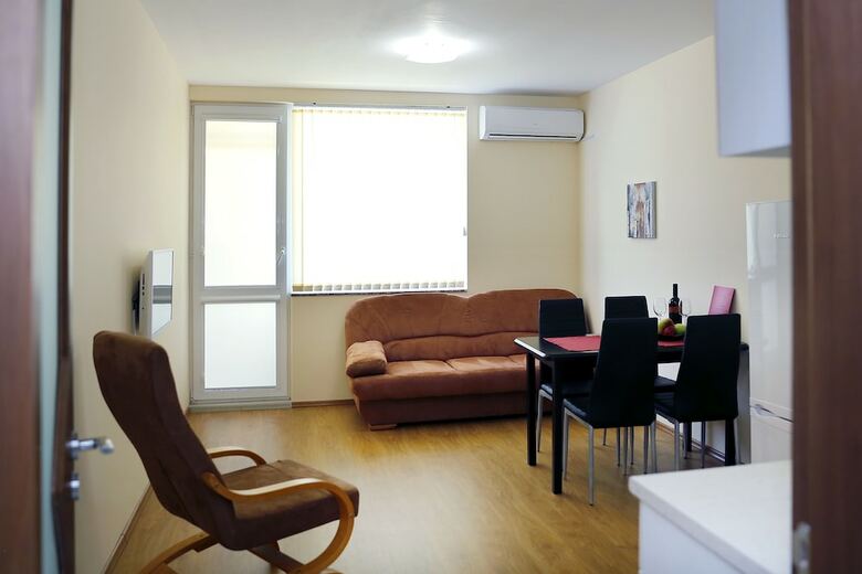 Sea Garden Apartment
