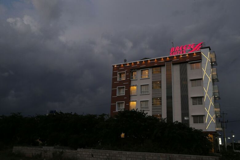 Breeze Suites Transit Hotel