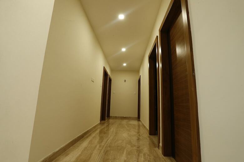 Breeze Suites Transit Hotel