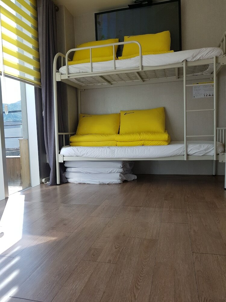 Hotel 24 Guesthouse Nampo Station