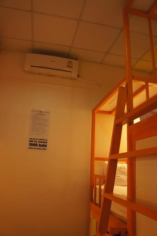 Hostal Moon Travel Hostel