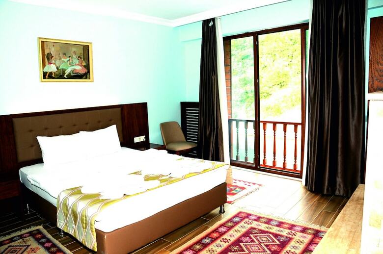 Hill River Hotel