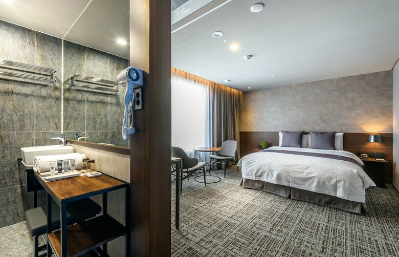Hotel With Jeju