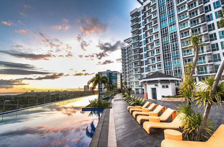 Aparthotel Csuites At 8 Newtown Residences