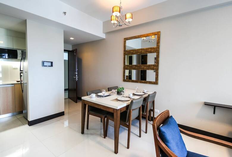 Aparthotel Csuites At 8 Newtown Residences