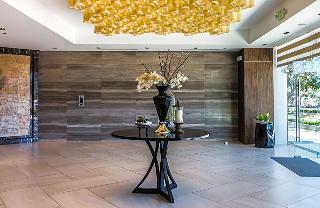 Aparthotel Csuites At 8 Newtown Residences