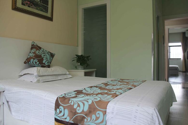Shanghai Blue House Business Hotel