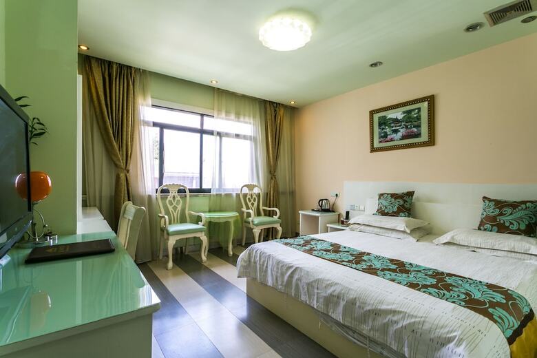 Shanghai Blue House Business Hotel